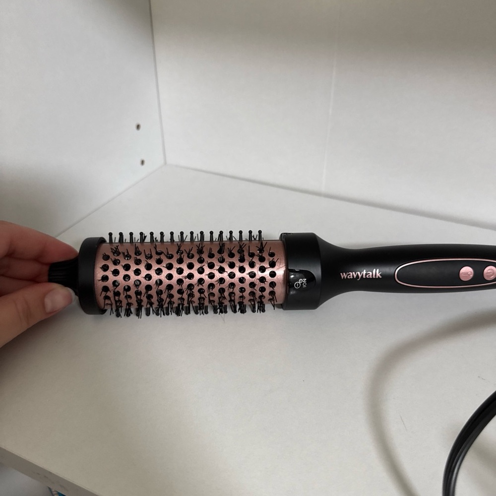WAVY TALK Pink and Black curling brush